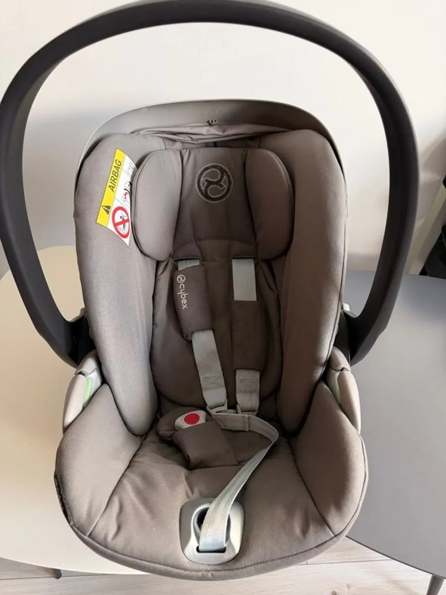 Cybex Cloud T i-Size Infant Car Seat with Isofix base - Image 3