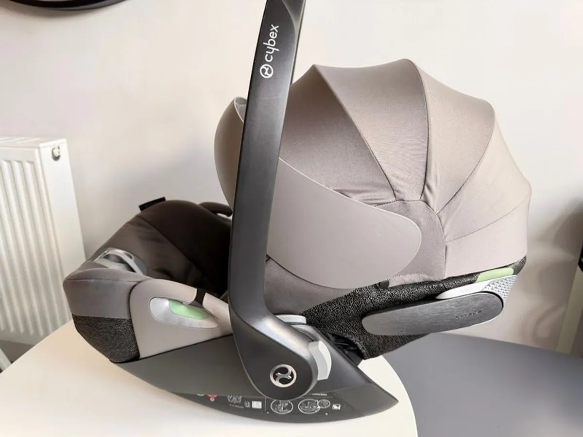 Cybex Cloud T i-Size Infant Car Seat with Isofix base - Image 4