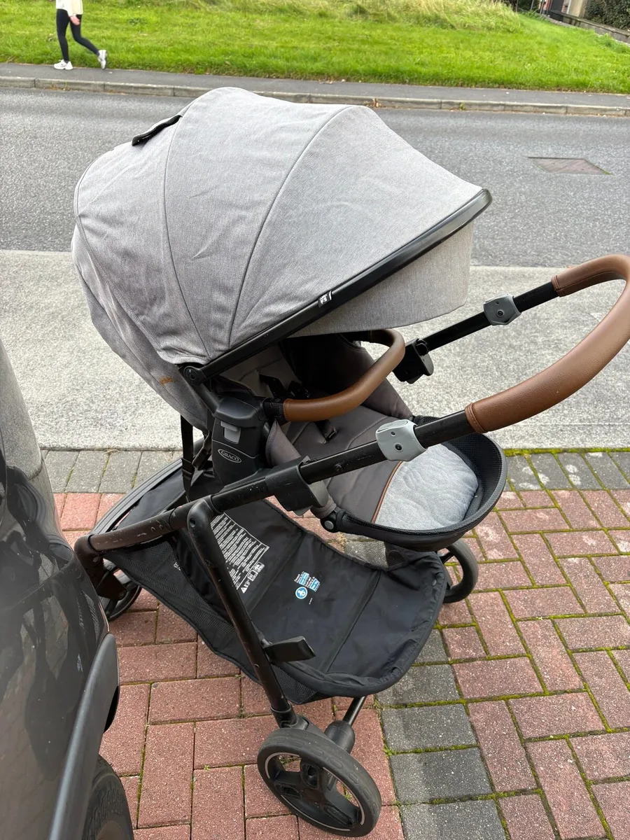 Graco 2 in 1 pram - Image 1