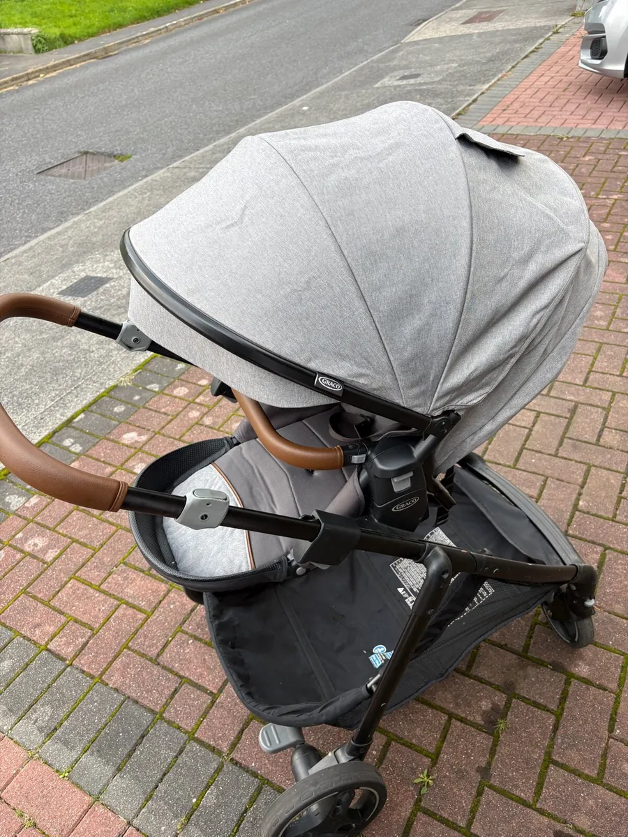 Graco 2 in 1 pram - Image 2