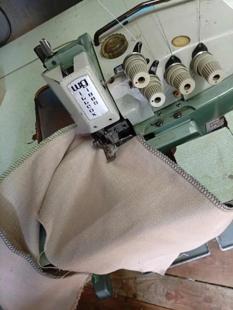 Overlock sewing machine - Image 2
