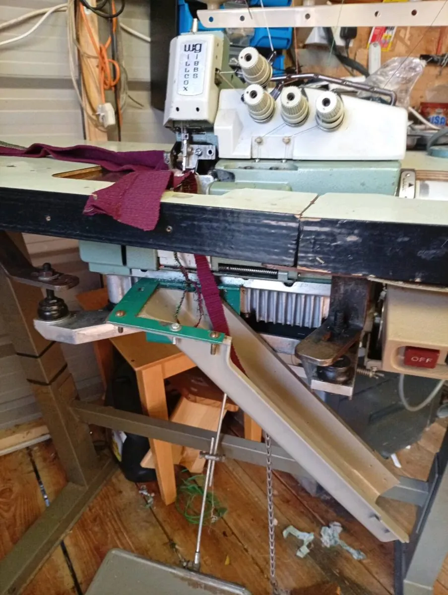 Overlock sewing machine - Image 3