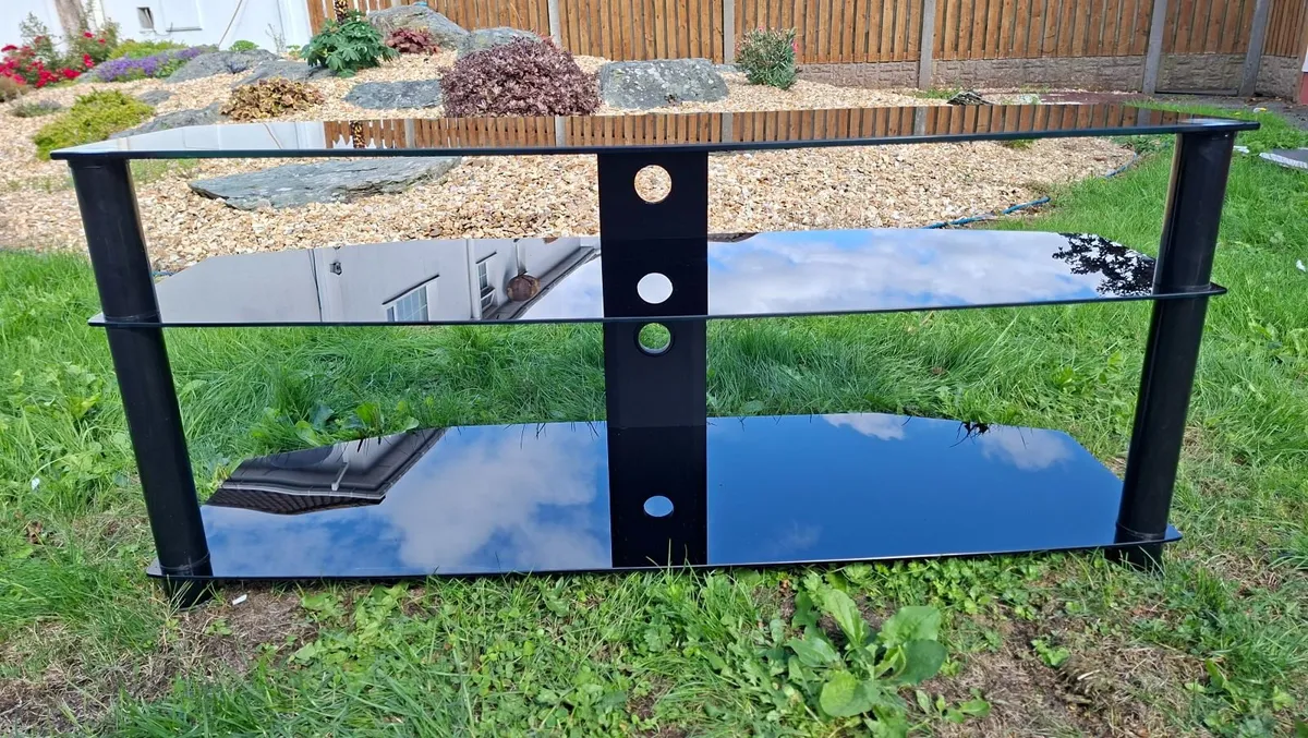 TV Stand. - Image 2