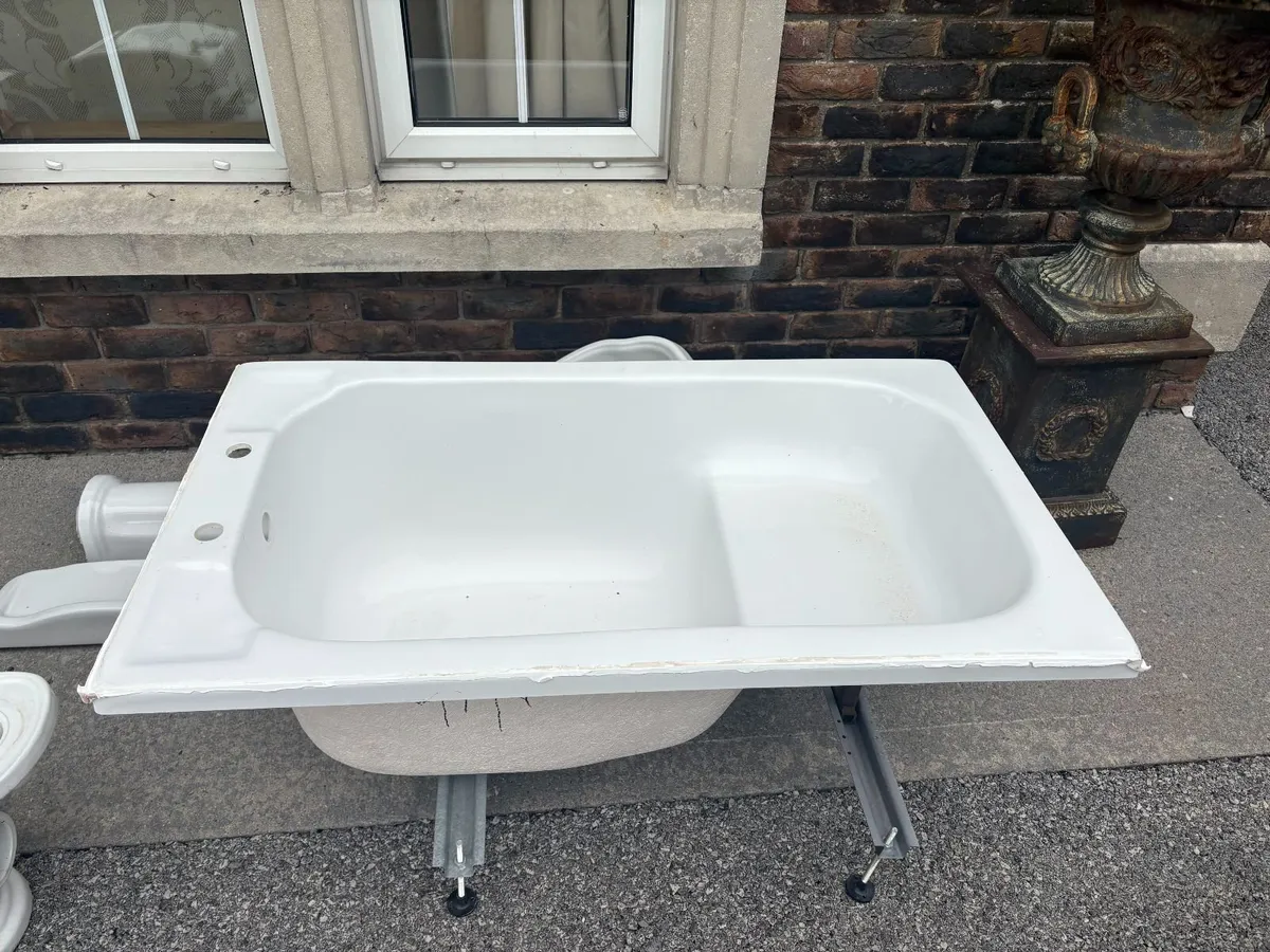 White Bath - Image 1