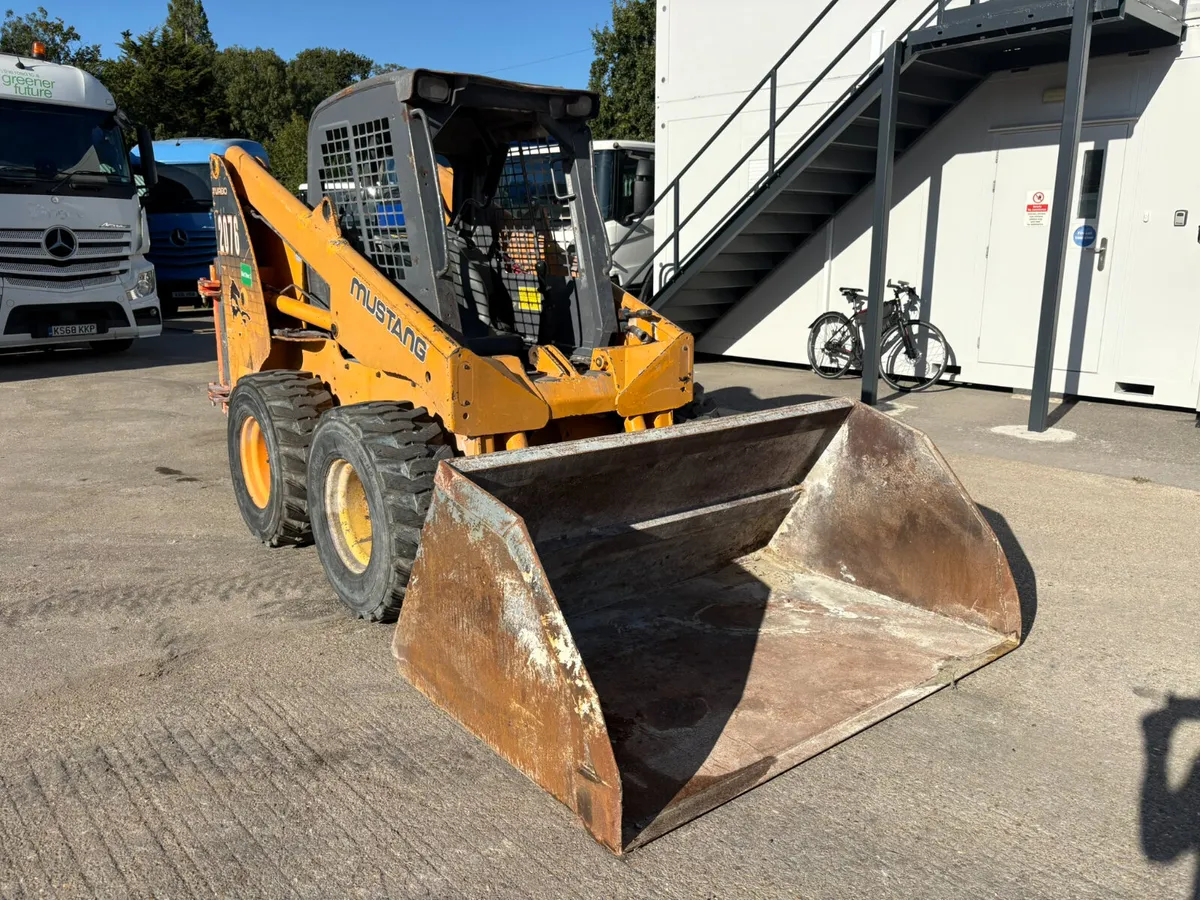 2005 MUSTANG 2076 SKIDSTEER LOADER - Image 3