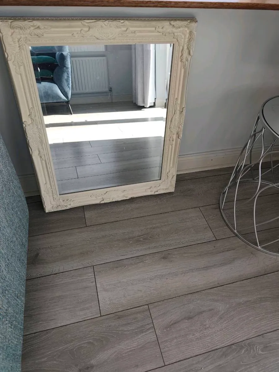 Living room - Image 2