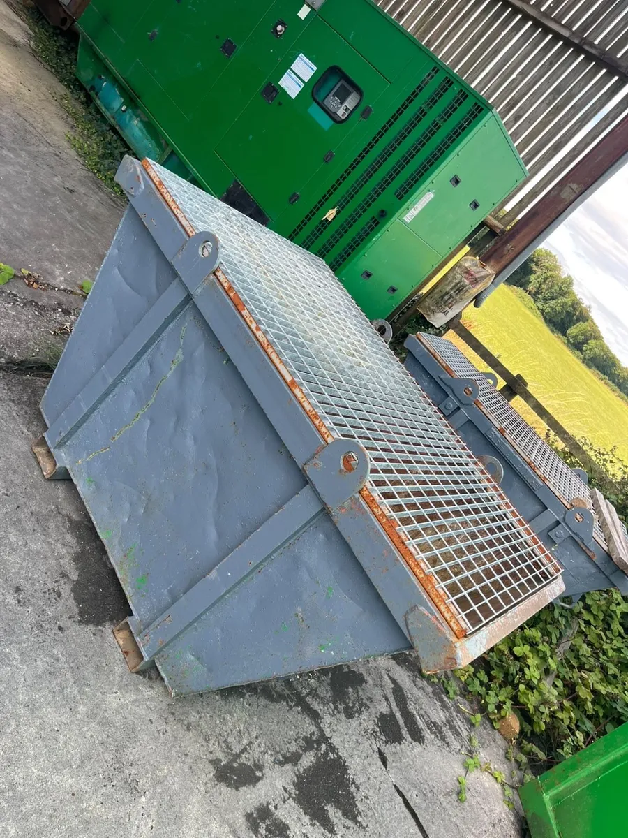 Skips - Image 3