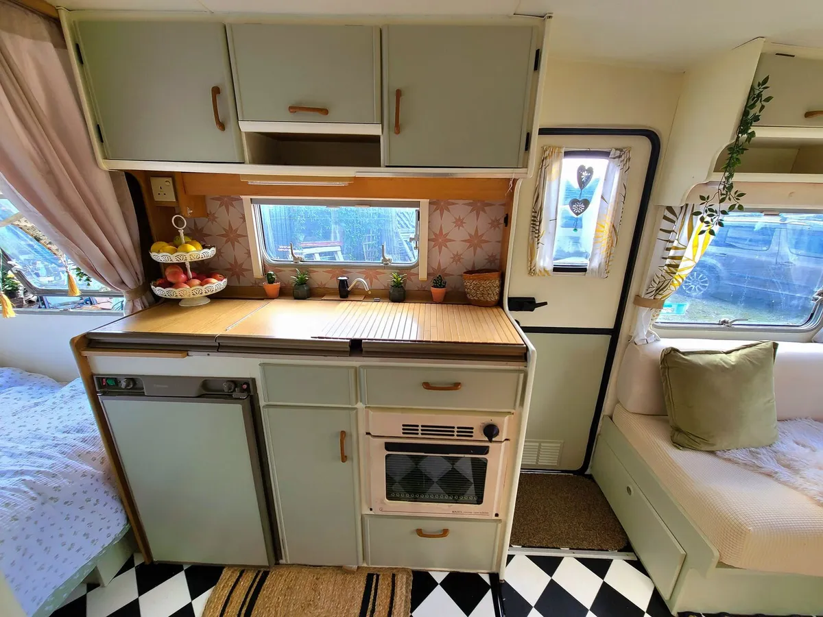 Vintage caravan - Image 3