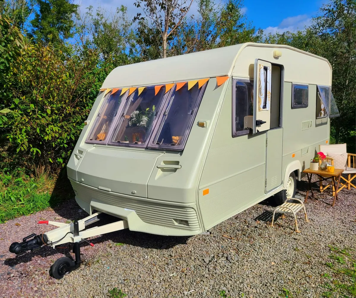 Vintage caravan - Image 1