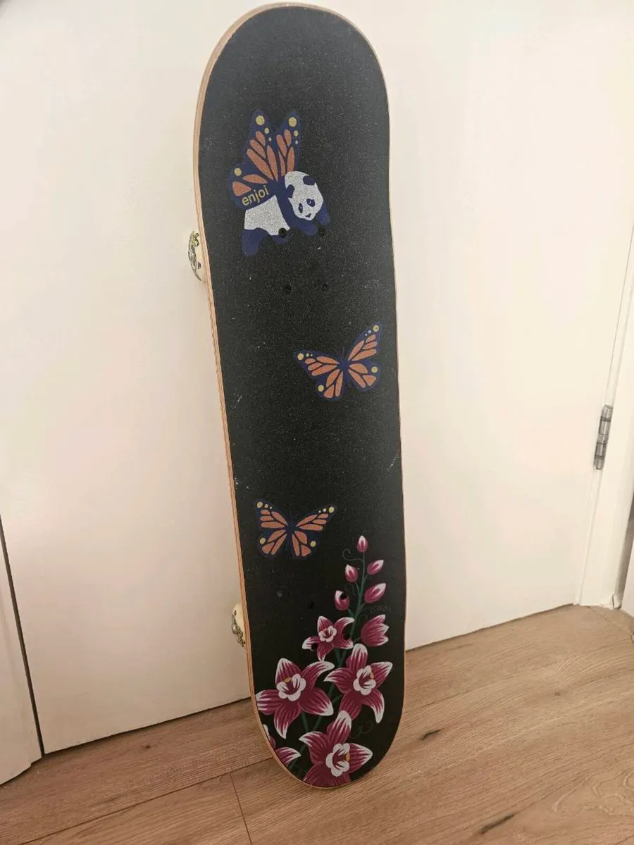 Skateboard - Image 1