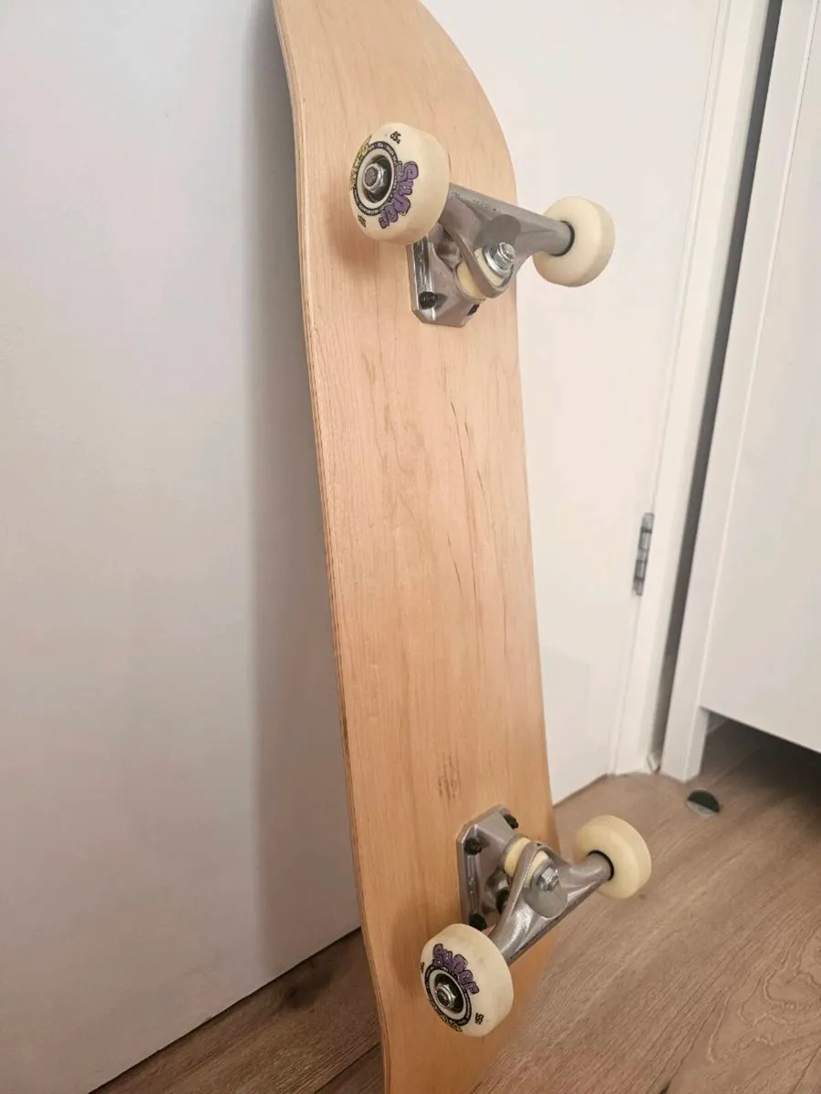 Skateboard - Image 4