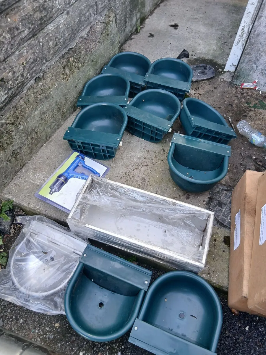 All new water trough read about add - Image 2