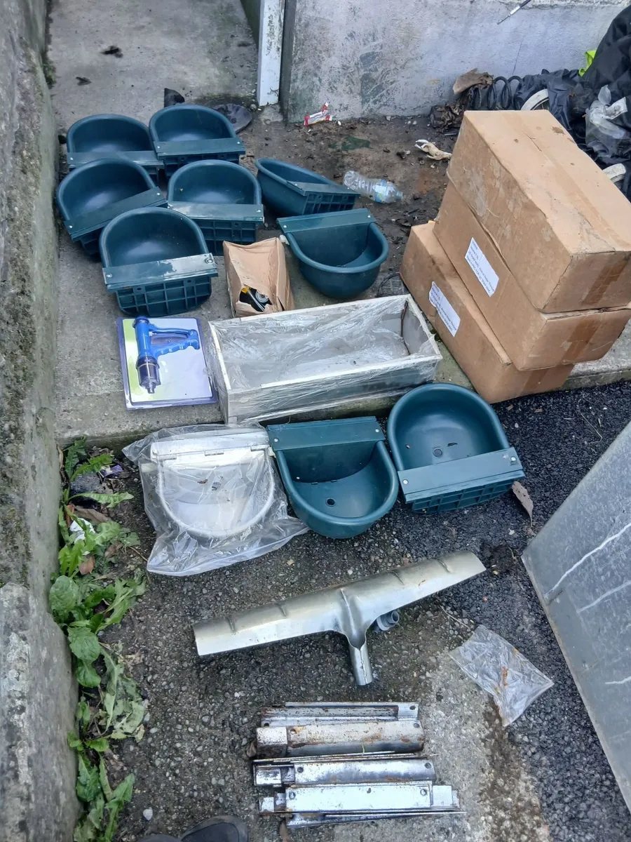All new water trough read about add - Image 4