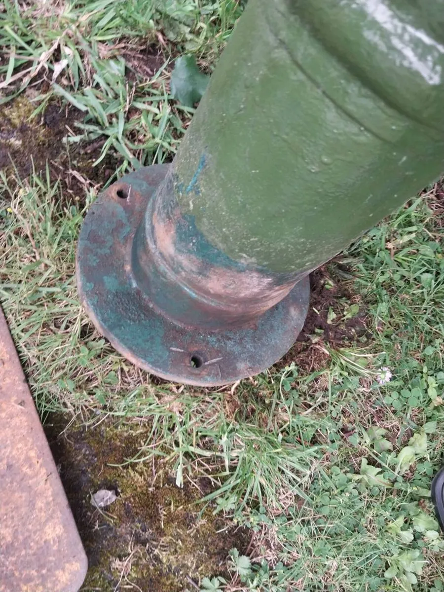 Original Cast Iron Village Pump - Image 4