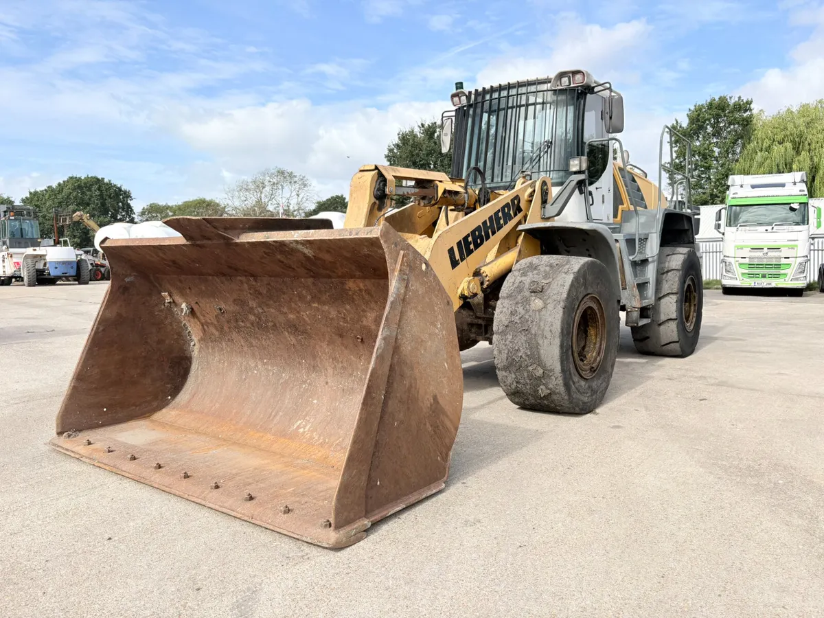 2008 LIEBHERR  L566 2+2 LOADER - Image 4