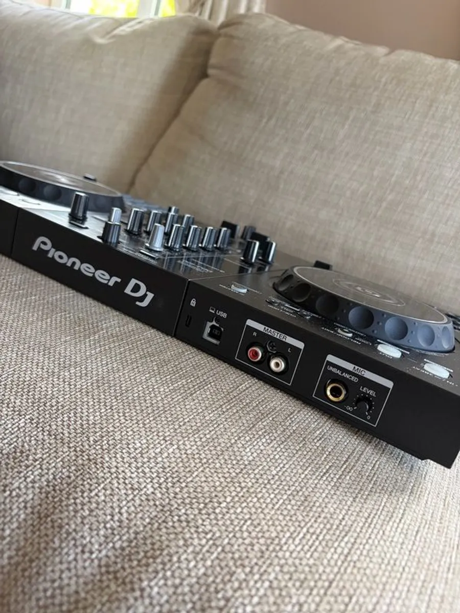 Pioneer DJ DDJ-400 Controller with Box Headphones and USB - Image 3
