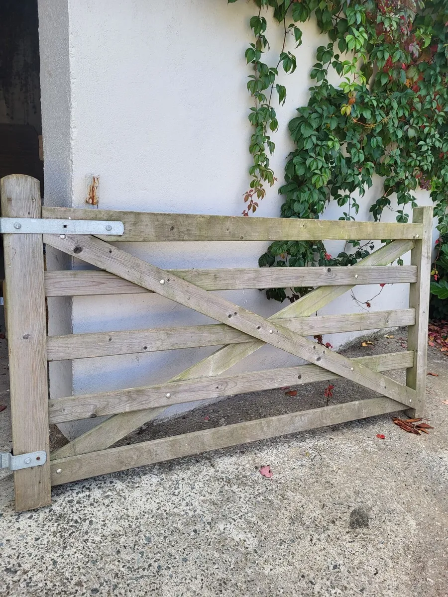 Gate