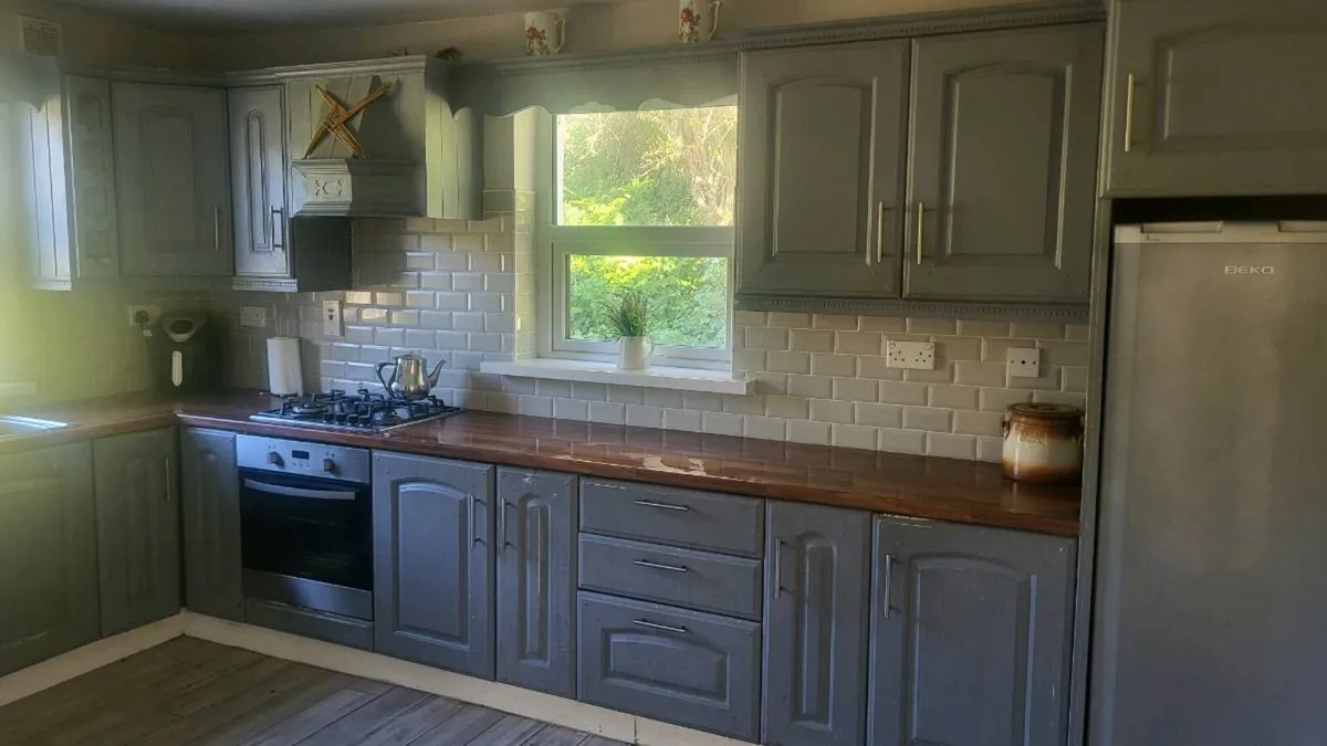 Fitted kitchen - Image 1