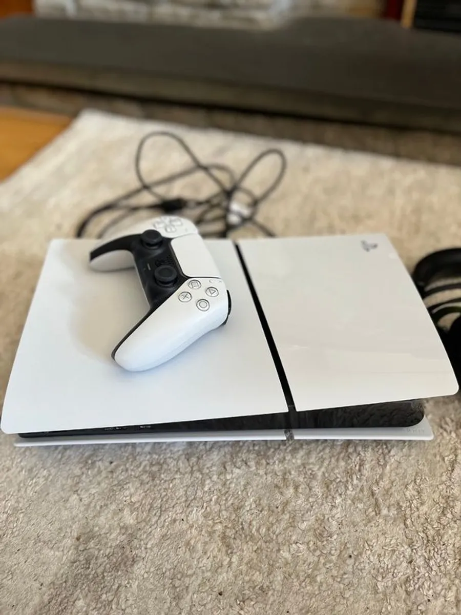 PlayStation 5 - Immaculate condition - Image 1
