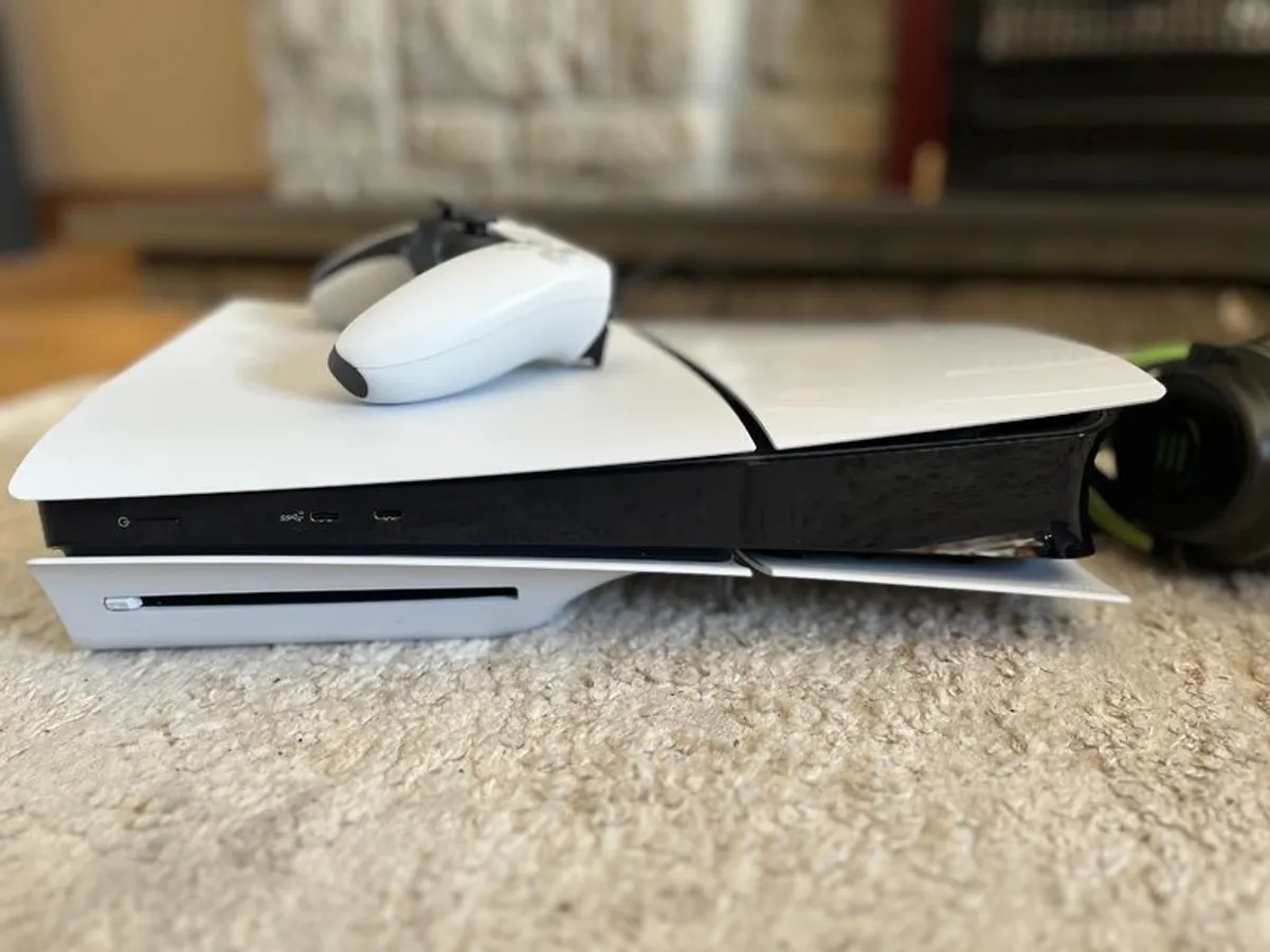 PlayStation 5 - Immaculate condition - Image 3