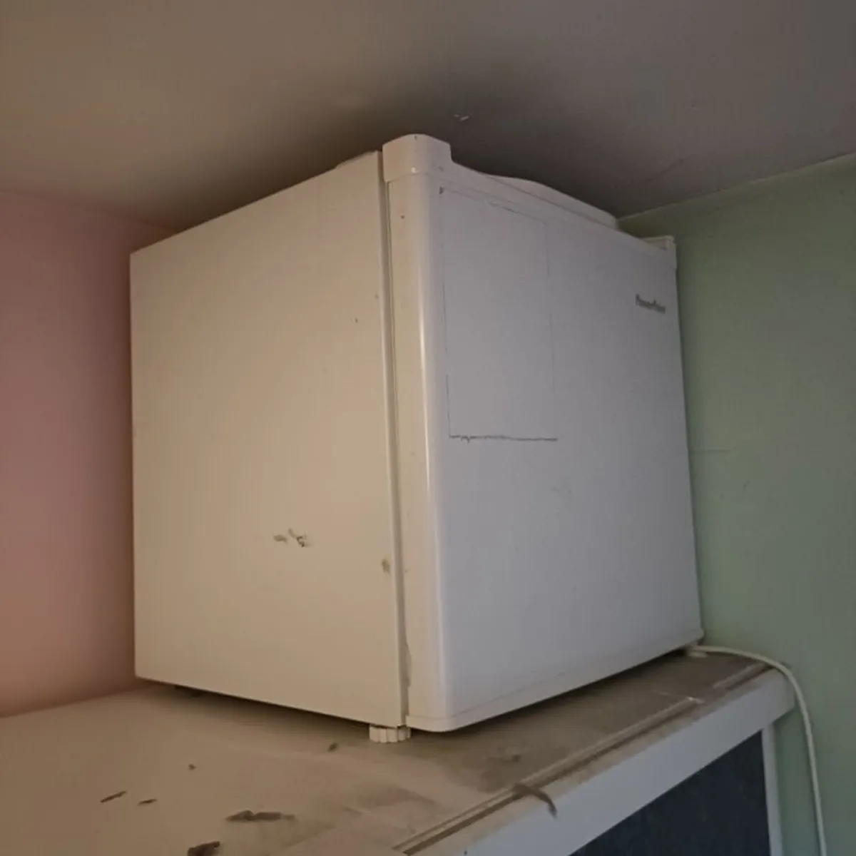 PowerPoint mini fridge - Image 2