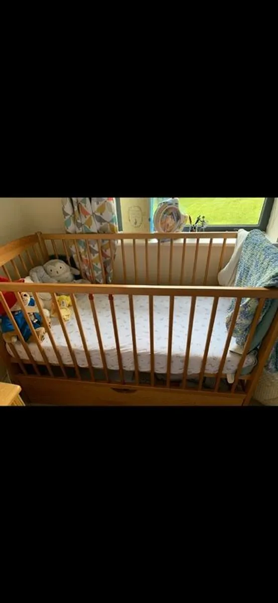 Cot with underneath storage - Image 4