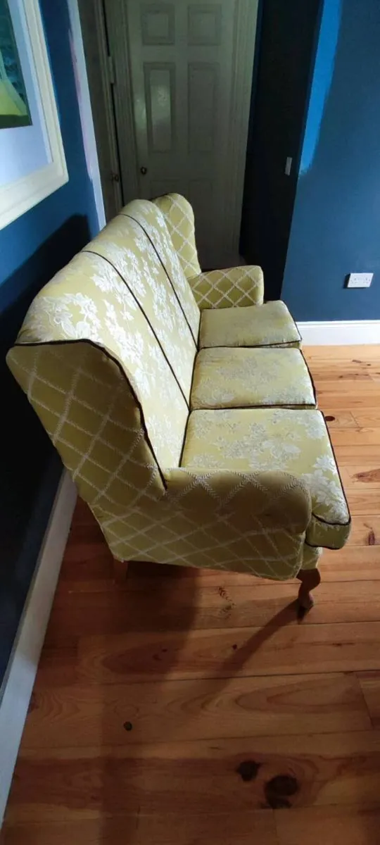 Vintage style couch - Image 3