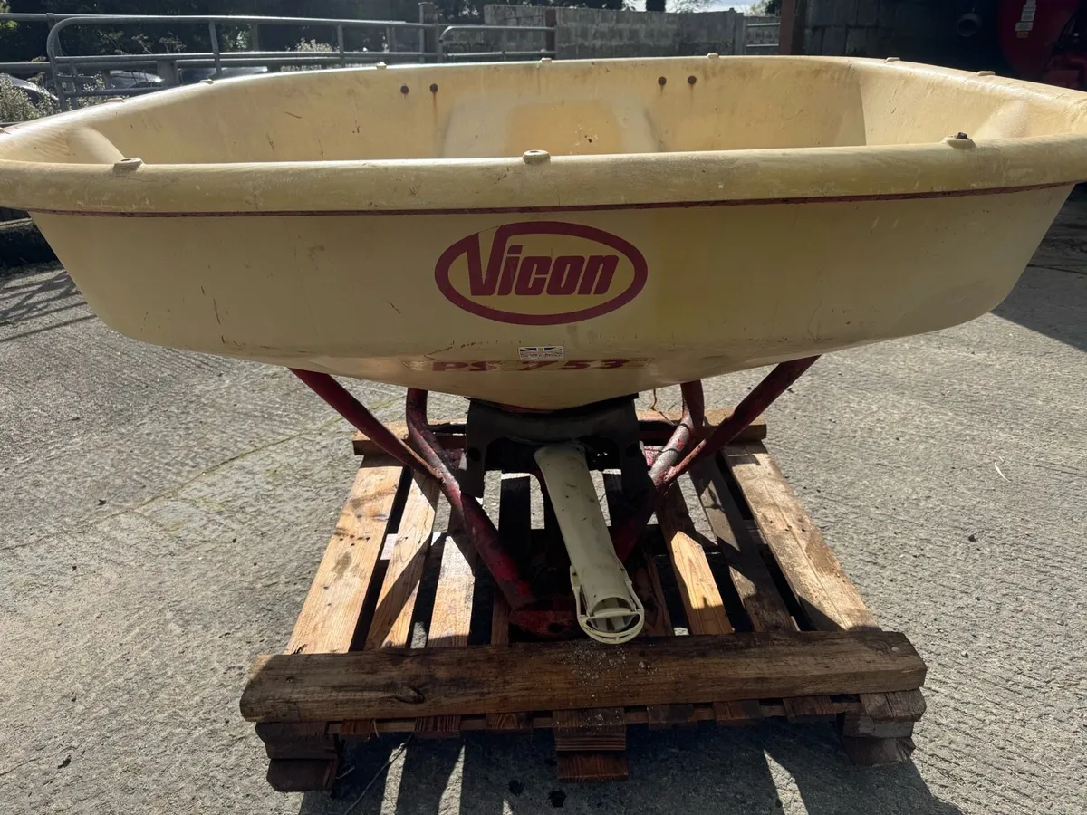 Vicon PS753 Fertiliser Spreader - Image 1