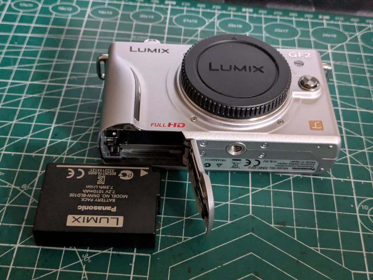 Panasonic Lumix  GF2 Micro 4/3 camera- body only - Image 3