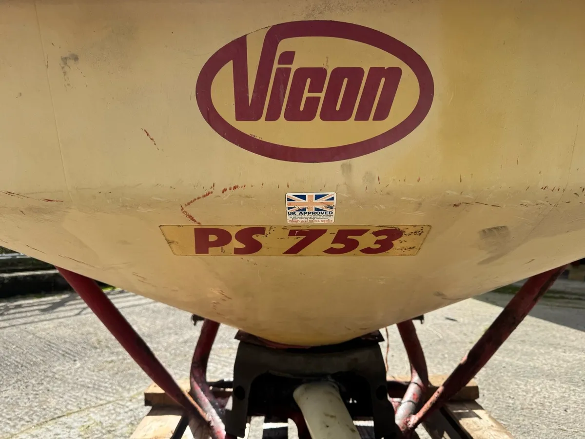 Vicon PS753 Fertiliser Spreader - Image 2