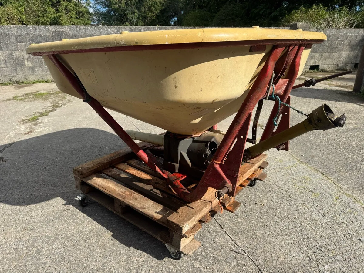 Vicon PS753 Fertiliser Spreader - Image 4