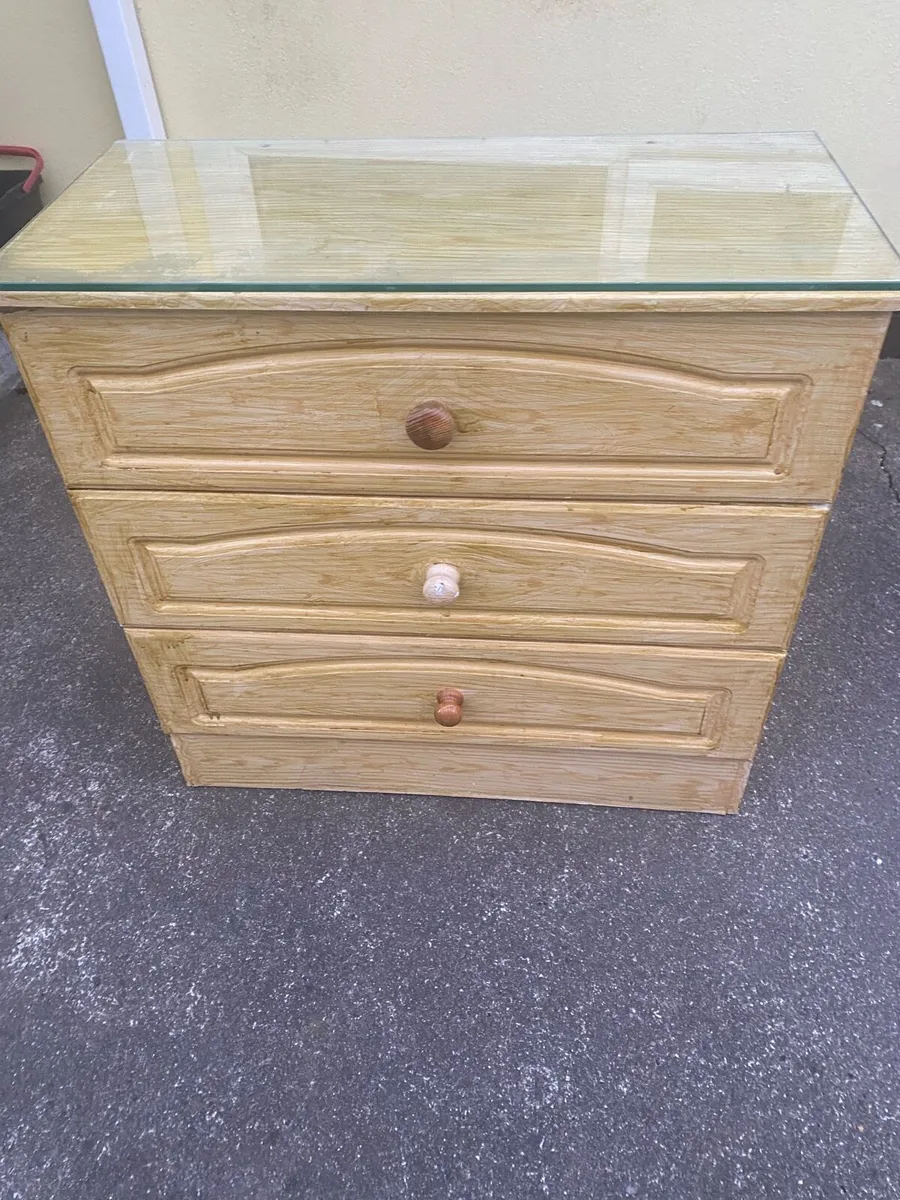 Chest of drawers - Image 1