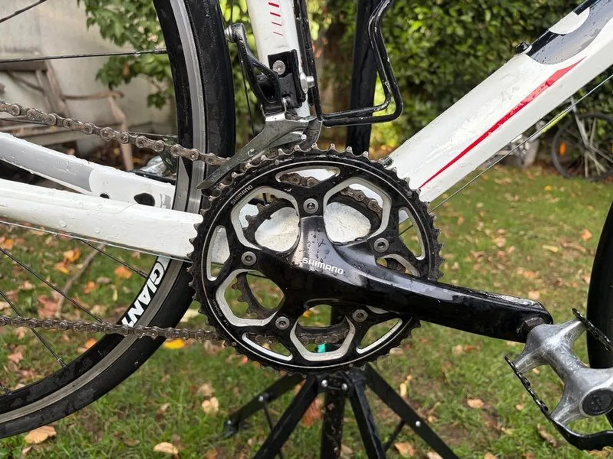 giant defy composite road bike - Image 3