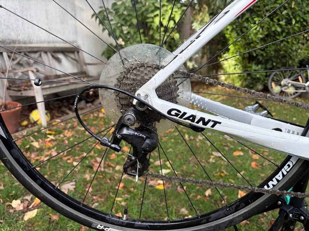 giant defy composite road bike - Image 4