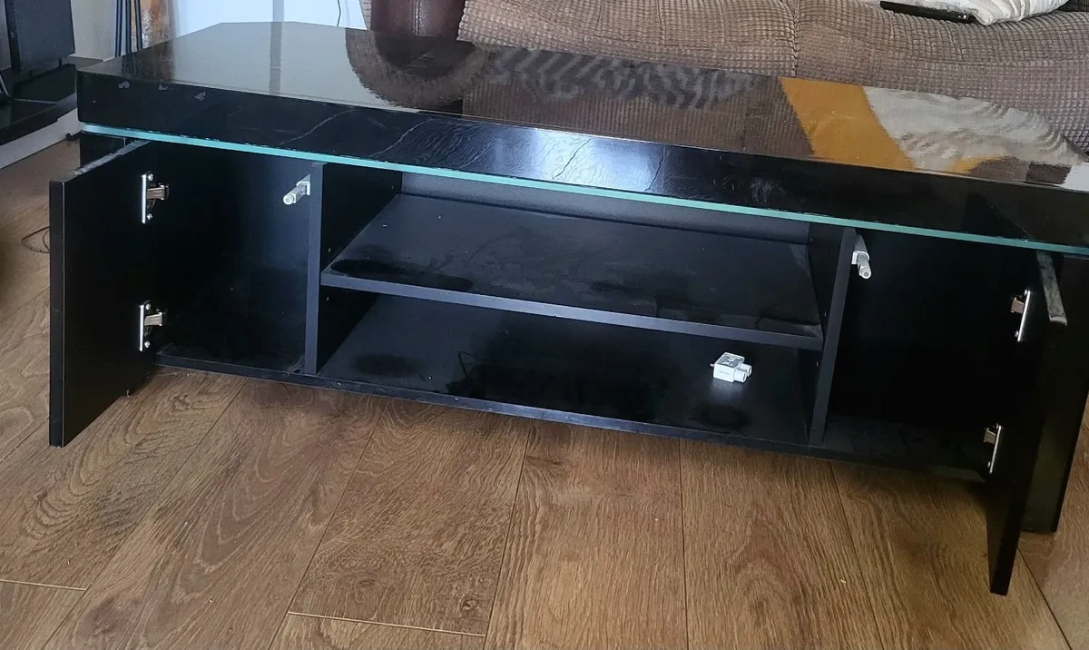 TV Unit - Image 1