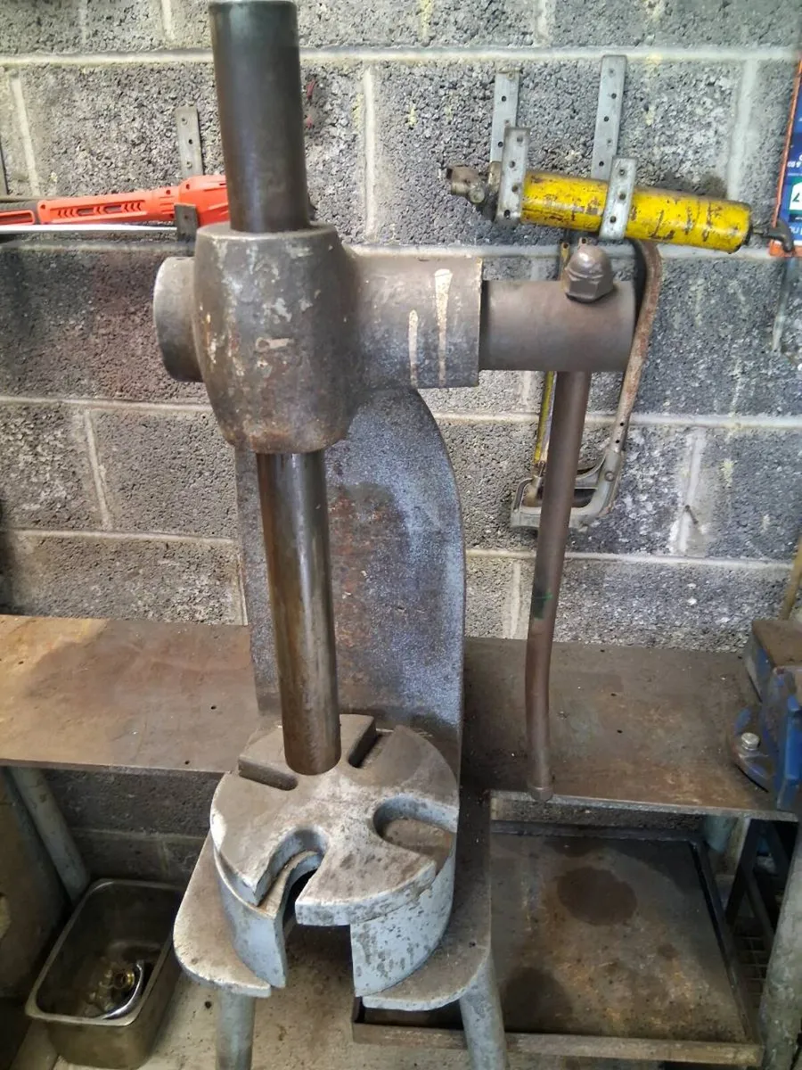Bearing press bench and vice - Image 2
