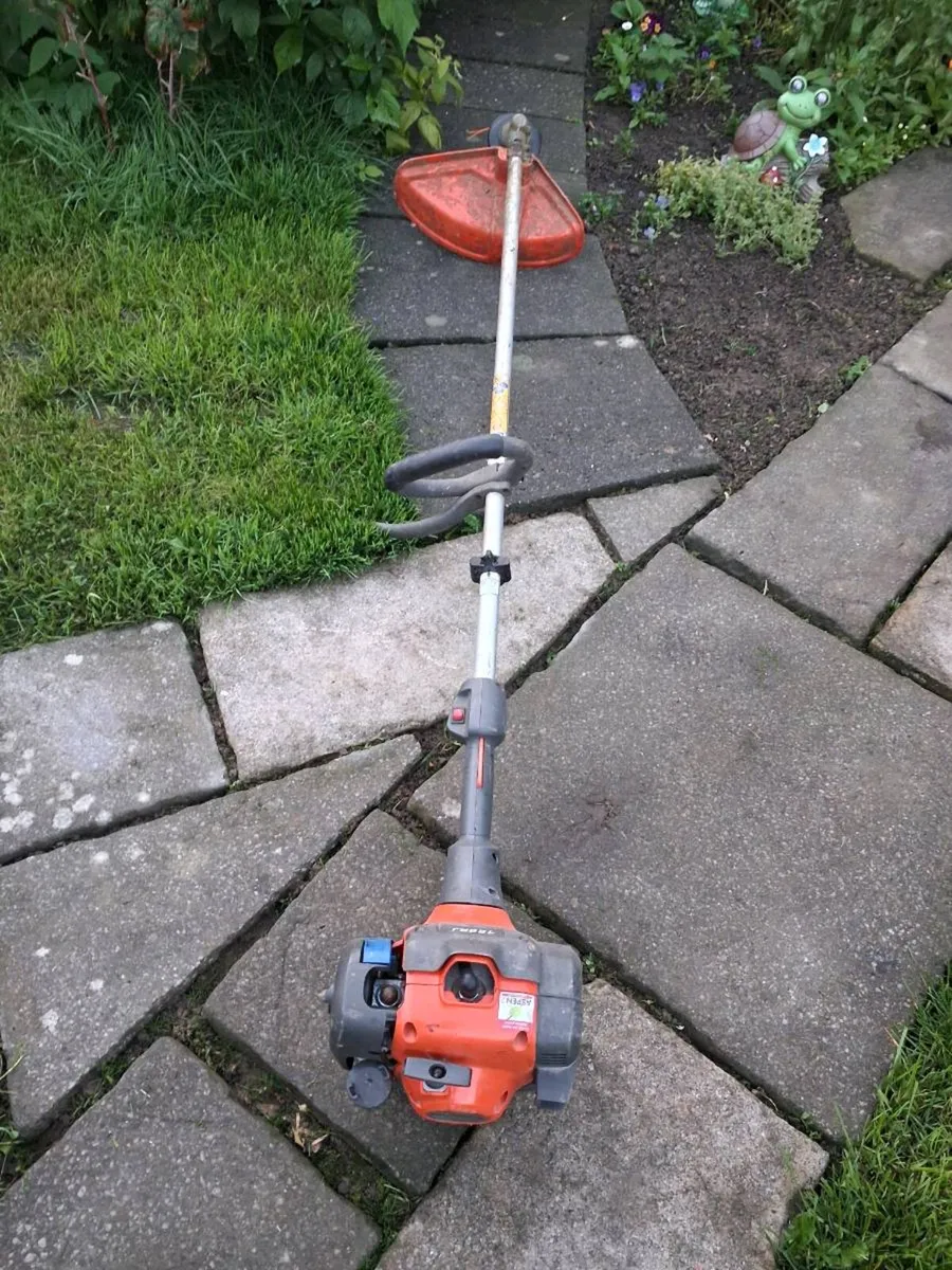 Husqvarna 129RJ Petrol Grass Trimmer - Image 3