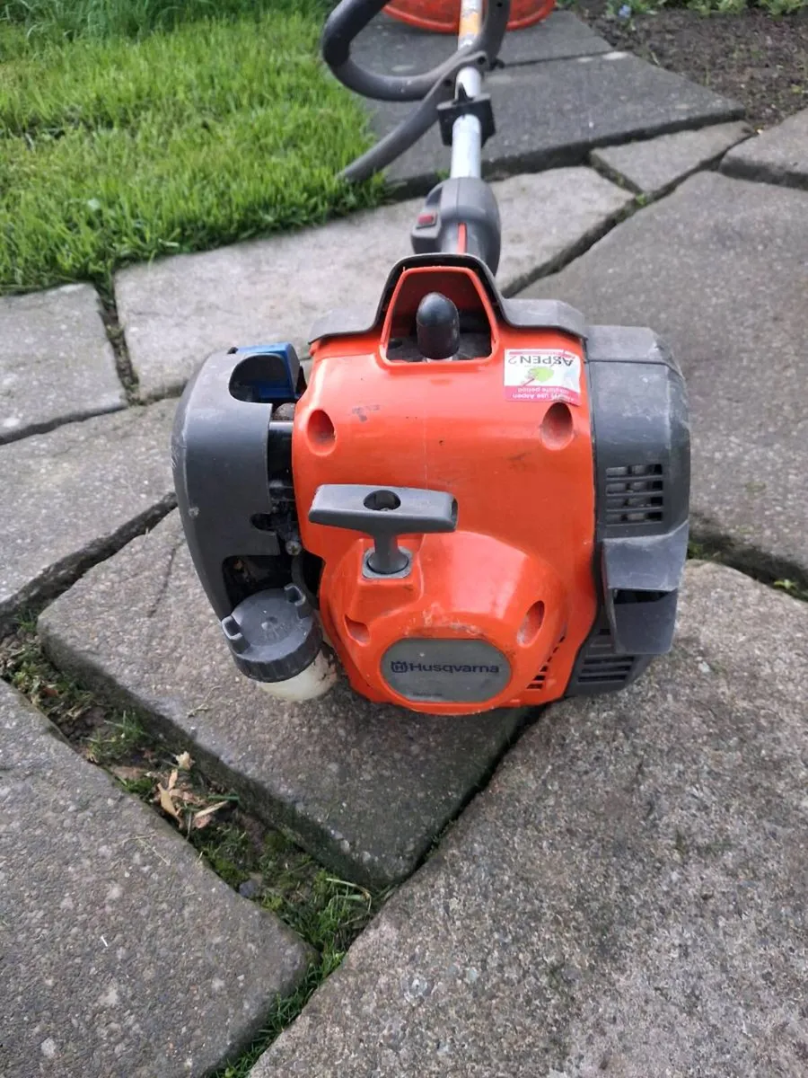 Husqvarna 129RJ Petrol Grass Trimmer - Image 4