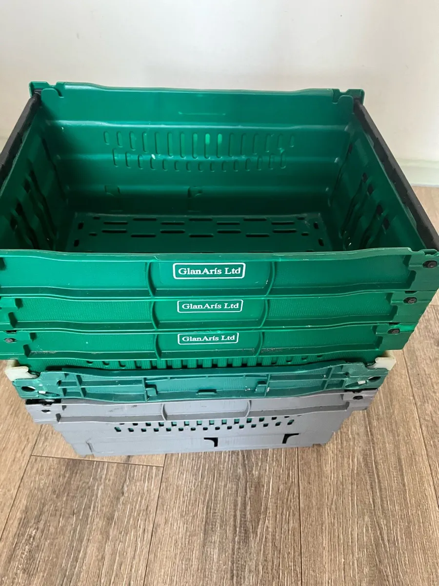 Five boxes - Image 1