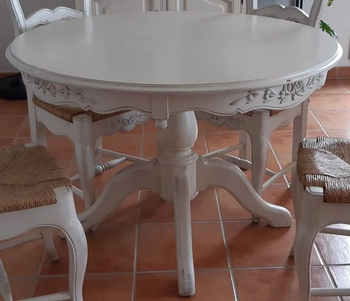 Country Corner French round table - Image 1