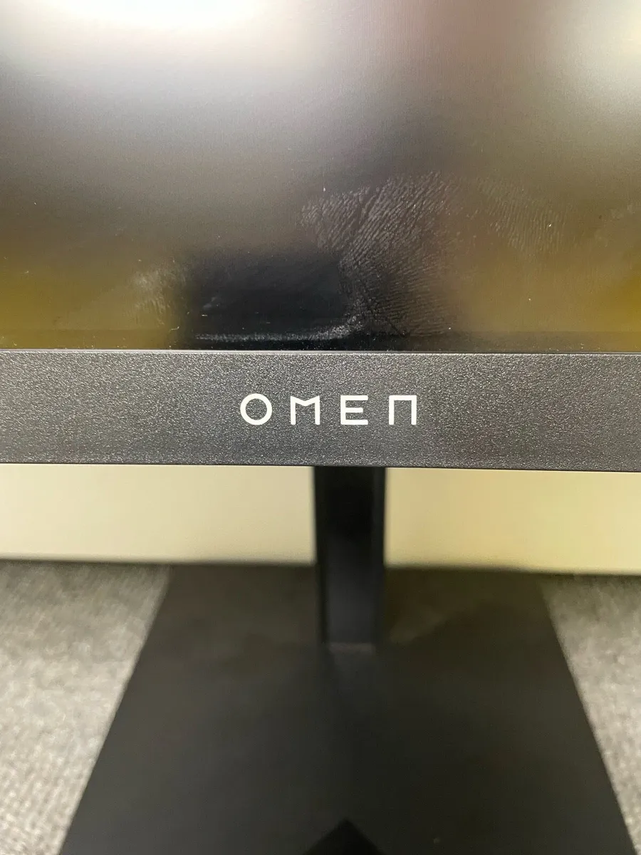 Omen 32 inch Curved Monitor - Image 3