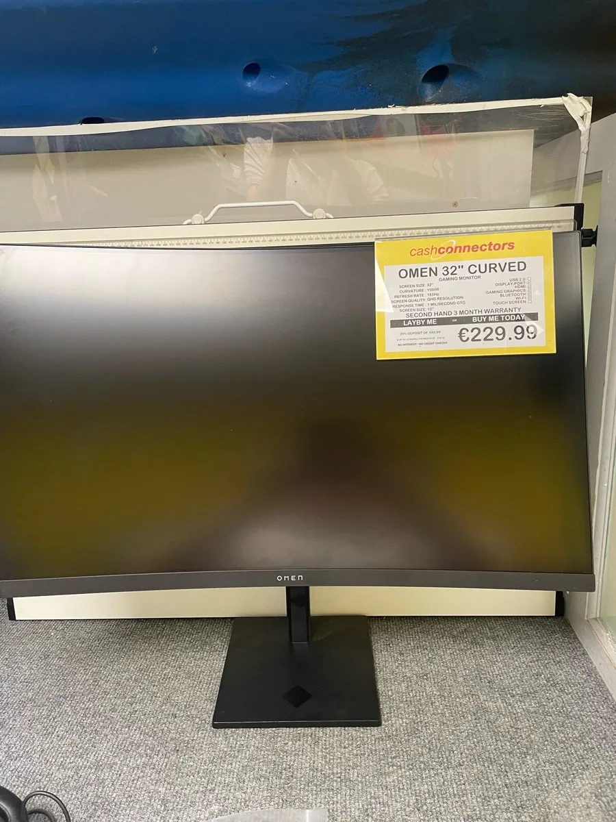 Omen 32 inch Curved Monitor - Image 1