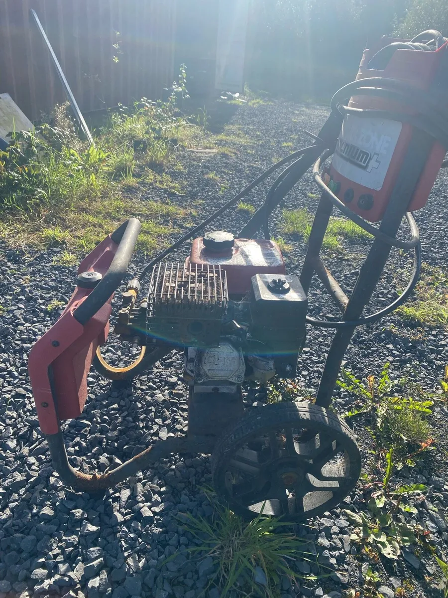 Petrol power washer - Image 2