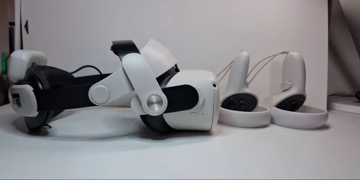 Meta Quest 2 VR headset - Image 1