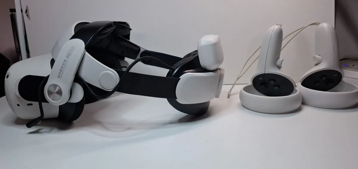 Meta Quest 2 VR headset - Image 3