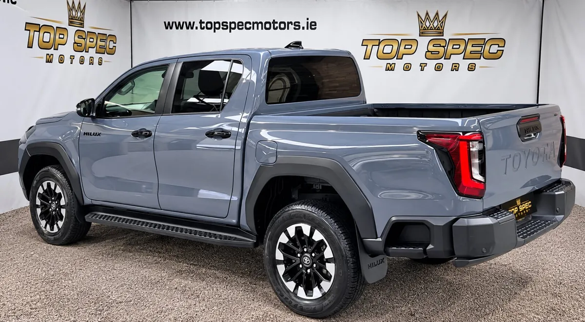 BRAND NEW 262 TOYOTA HILUX INVINCIBLE X 🔥 - Image 4