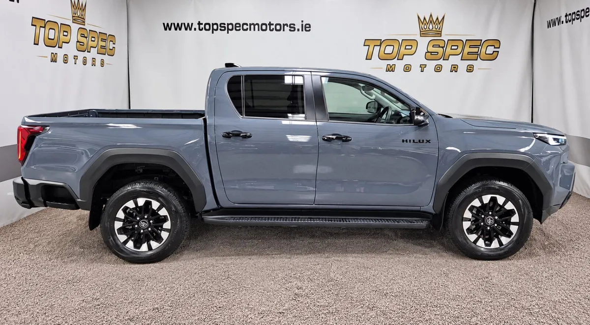 BRAND NEW 262 TOYOTA HILUX INVINCIBLE X 🔥 - Image 3