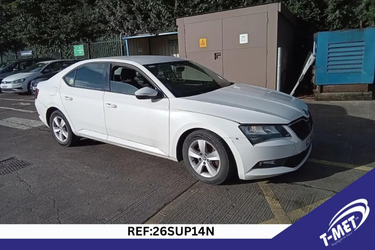 2018 SKODA SUPERB BREAKING FOR PARTS - Image 1