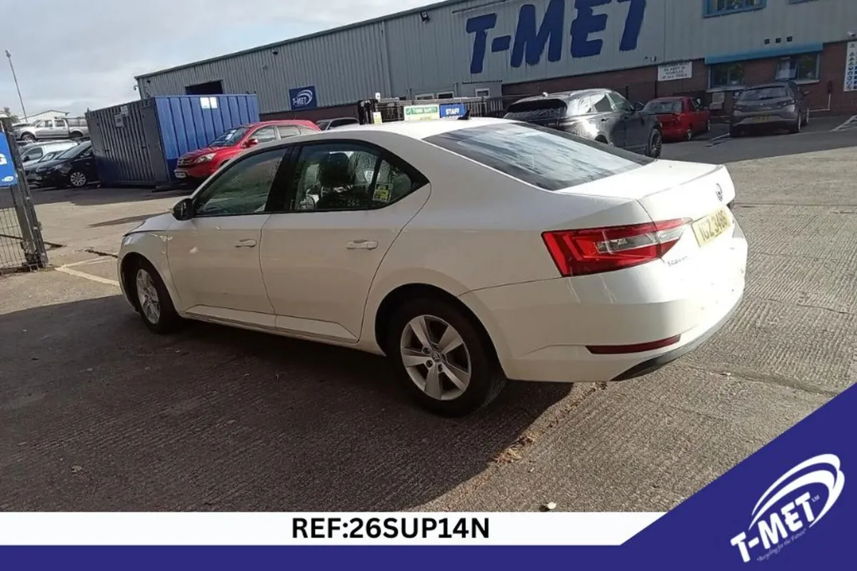 2018 SKODA SUPERB BREAKING FOR PARTS - Image 4
