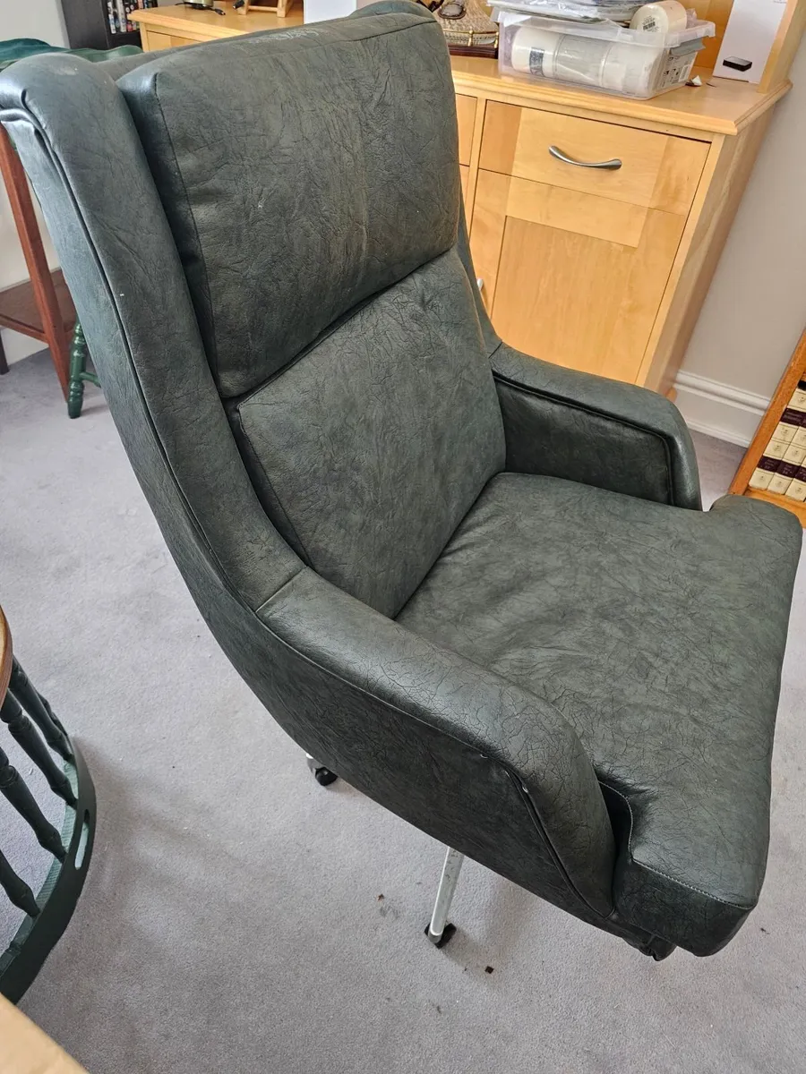 Extra Wide Office Armchair - Image 3